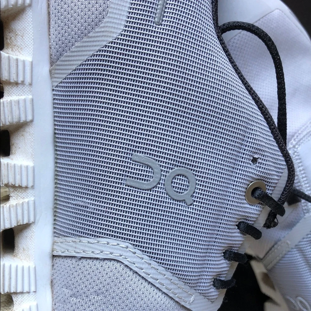 On Running Women’s Light Gray Cloud-Style Sneakers